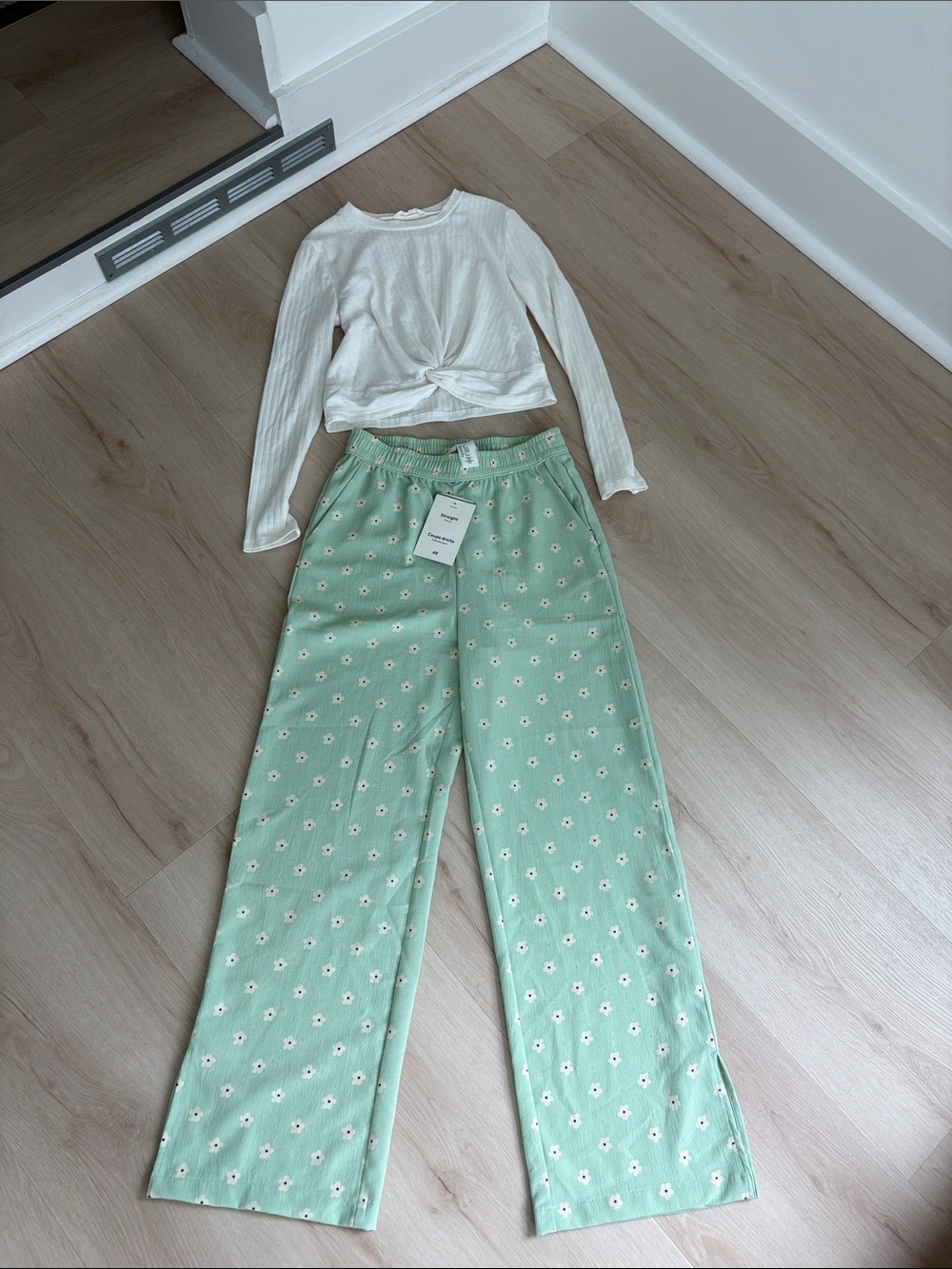 White Twist-Knot Long Sleeve Top y+ Mint Green Daisy Print Pants